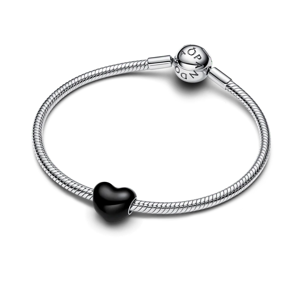 Melnais sirds amulets