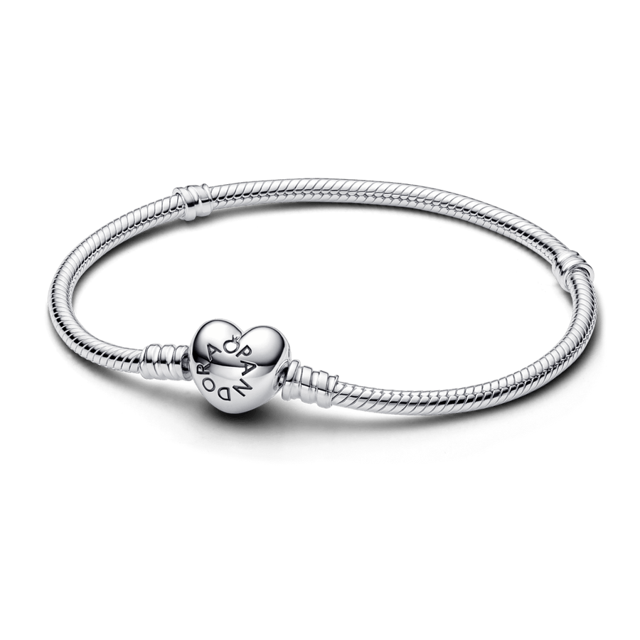 Sudraba rokassprādze ar sirds formas aizdari