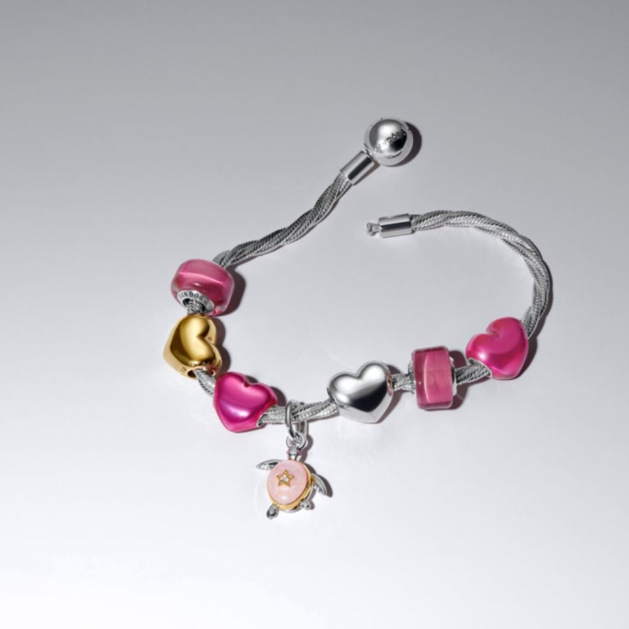 2026. gada rozā jūras bruņurupuča laboratorijā audzēta dimanta kulona amulets