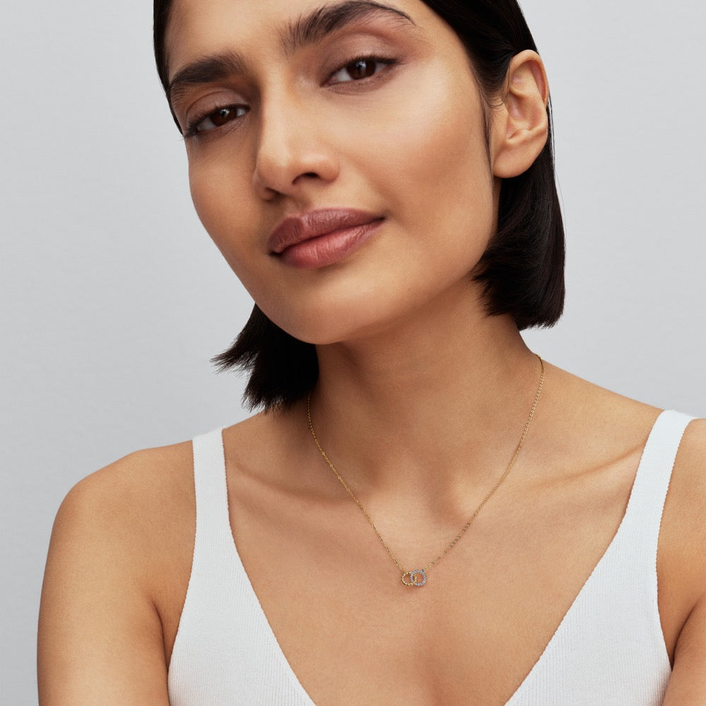 Pērlīšu un pavé akmeņiem rotāta savstarpēji savienotu apļu kaklarota