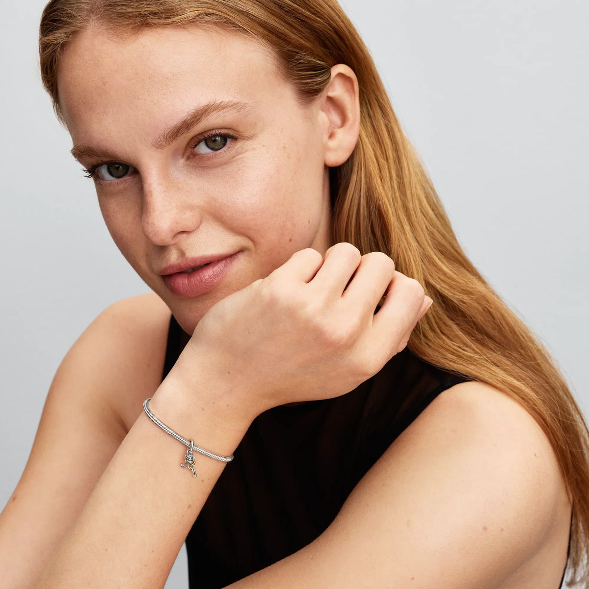 Laboratorijā audzētu dimantu amulets Disney Belle apburtā roze