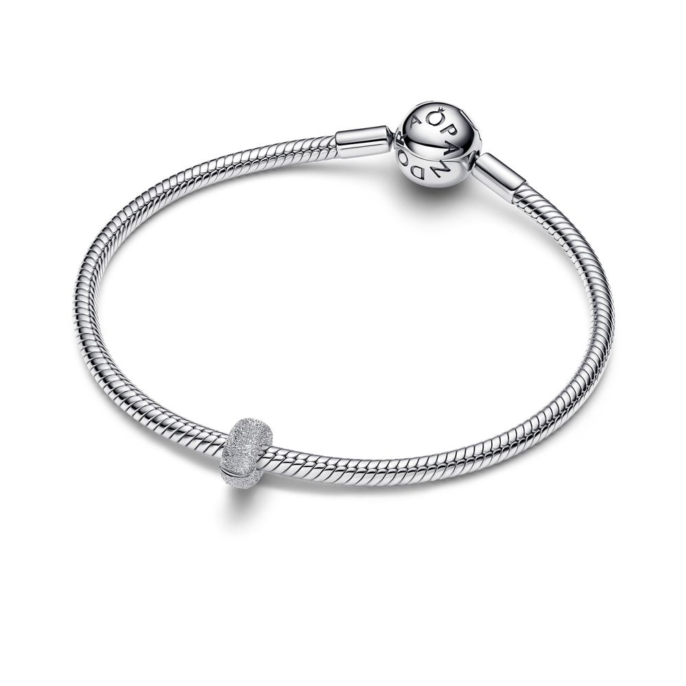 Mini klipša amulets ar teksturētu virsmu