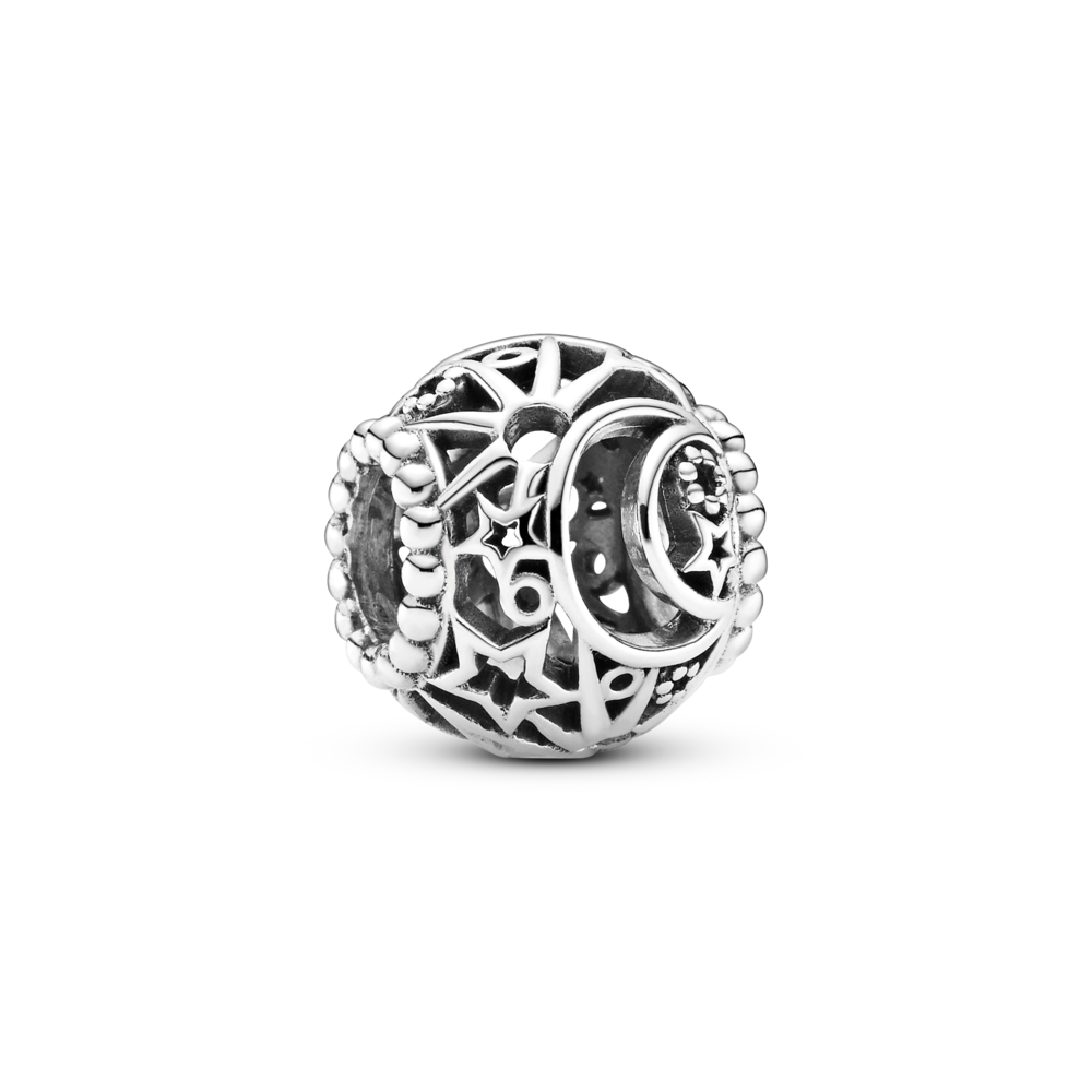 Saules, zvaigžņu un mēness amulets ažūra rakstā