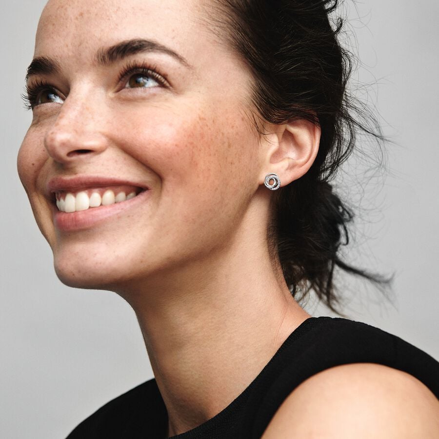 Dāvanu komplekts: Mūžīgās ģimenes kulona kaklarota & “Ģimene uz mūžiem” nagliņauskari