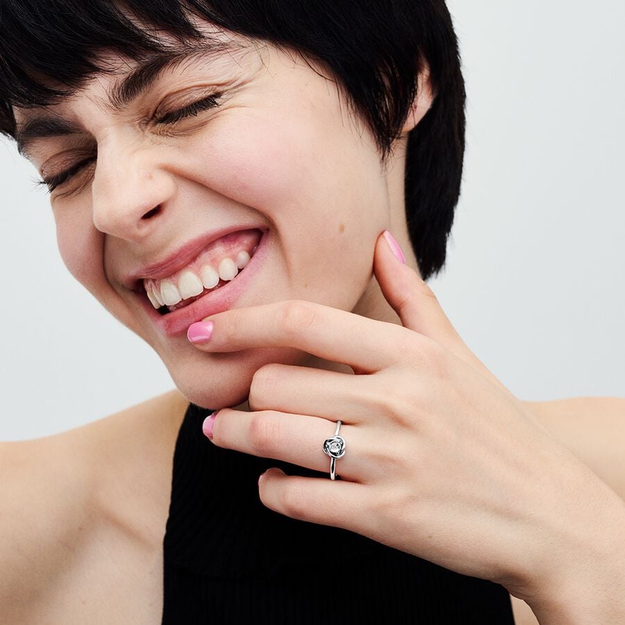 Mūžības apļa gredzens Aprīļa dzimšanas akmens