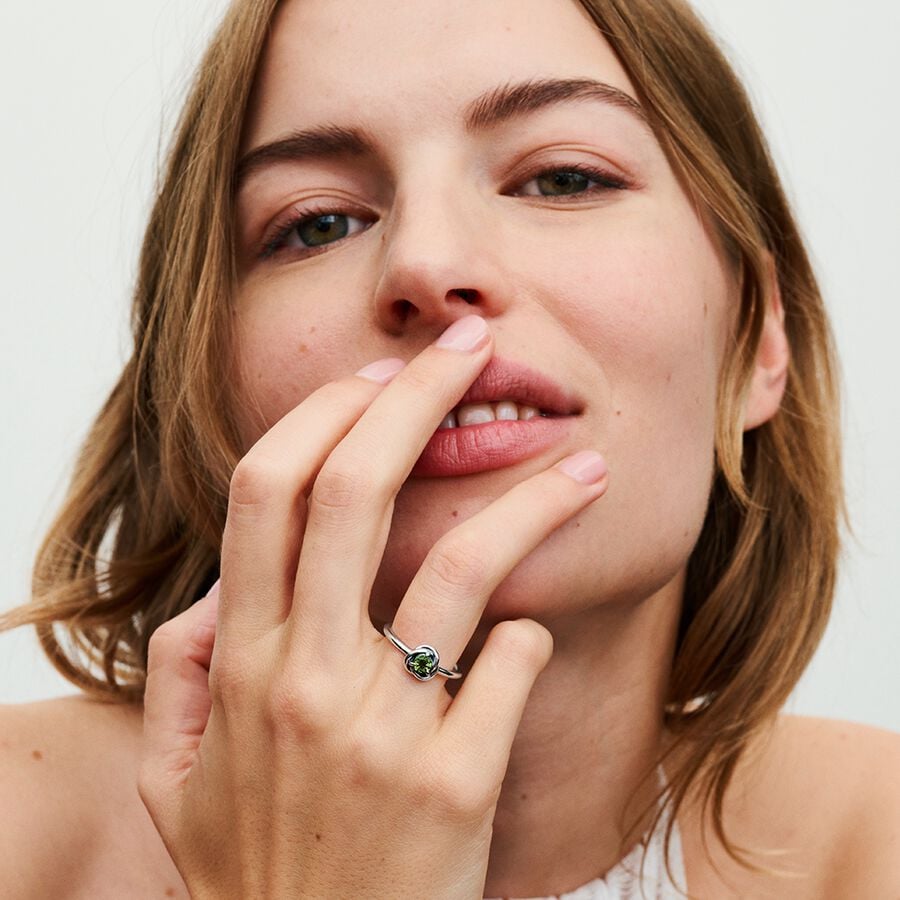 Mūžības apļa gredzens Augusta dzimšanas akmens