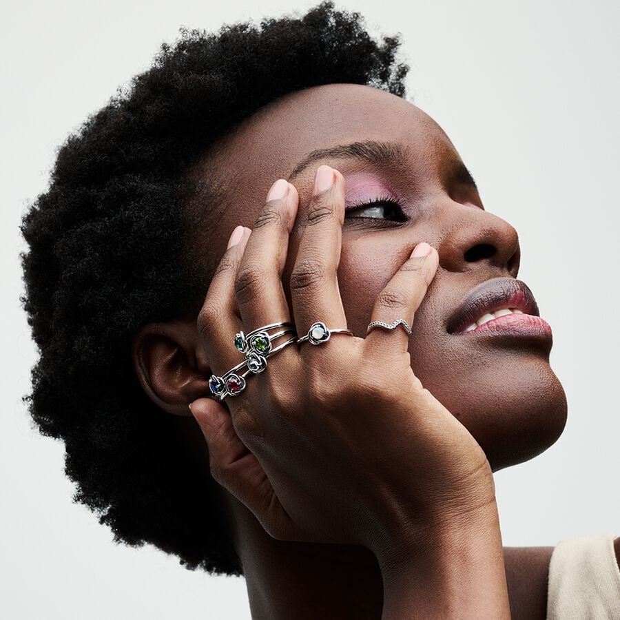 Mūžības apļa gredzens Maija dzimšanas akmens