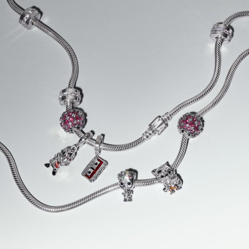 Apaļš mirdzoša Pavé rozā amulets