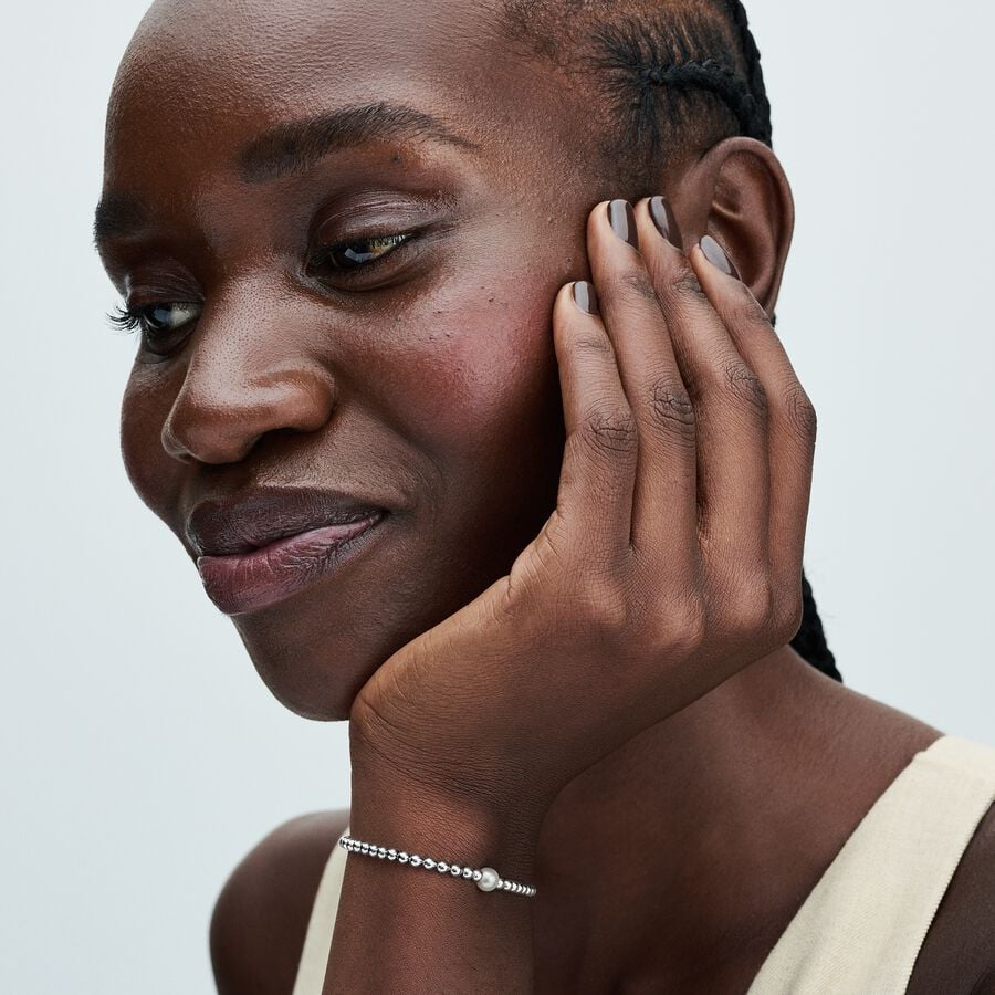 Rokassprādze ar apstrādātu, mākslīgi audzētu saldūdens pērli un krellēm