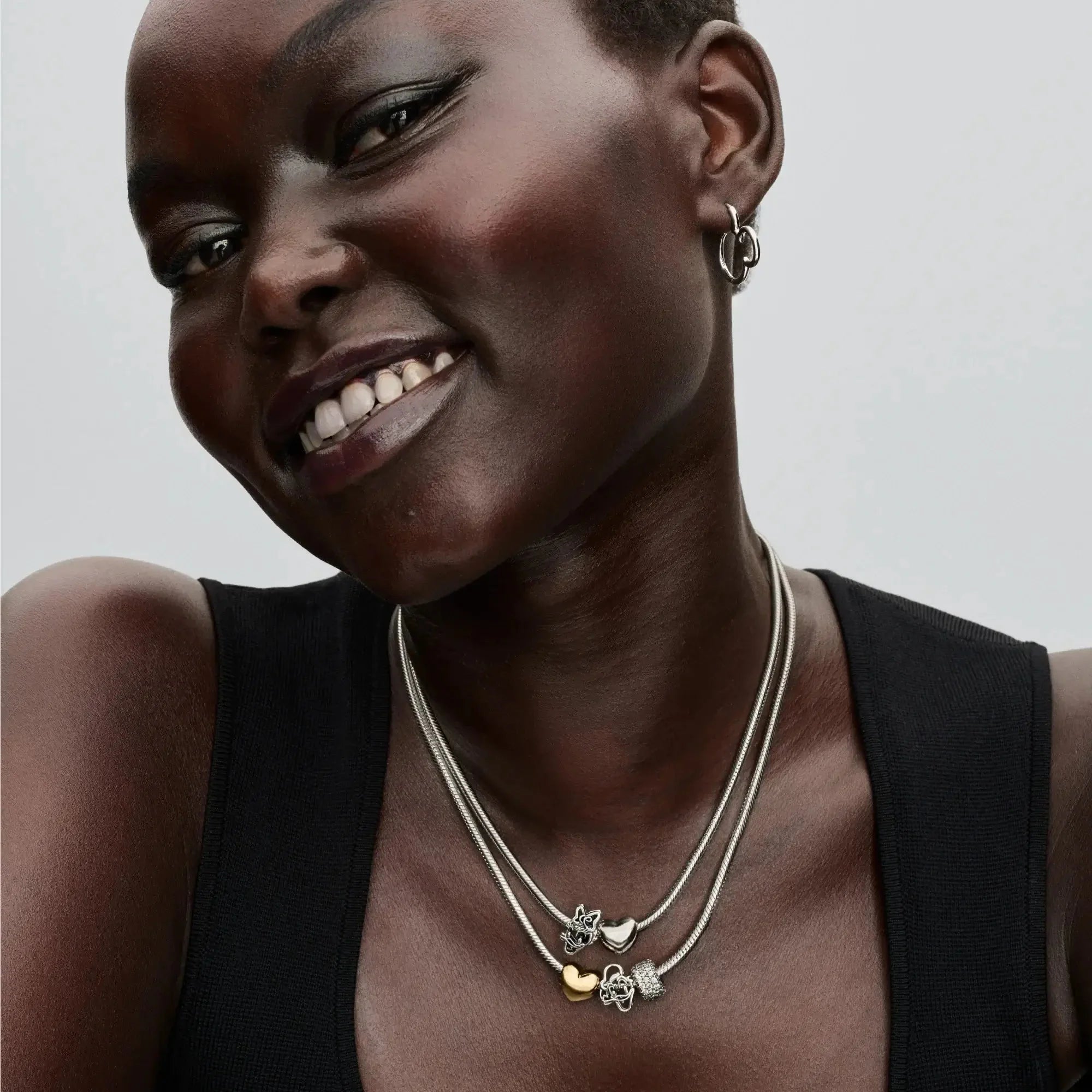 Disney Daisy Duck atvērtais amulets