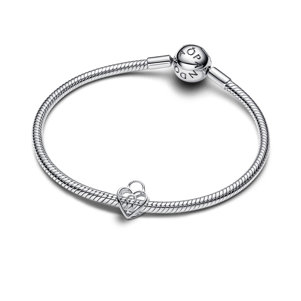 Ažūra sirds formas piekaramais amulets