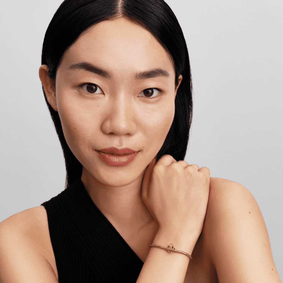 Ažūra sirds formas piekaramais amulets