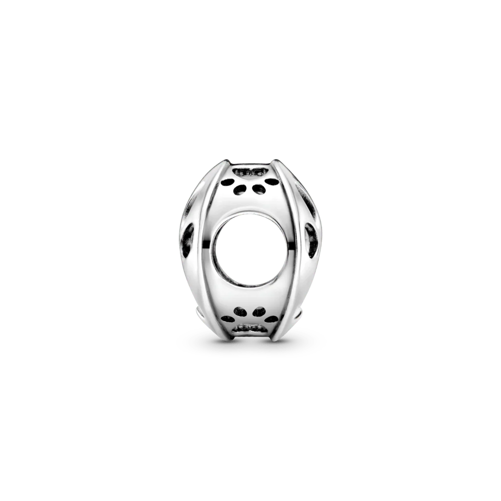 Ažūra rakstā veidots ķepas nospieduma amulets