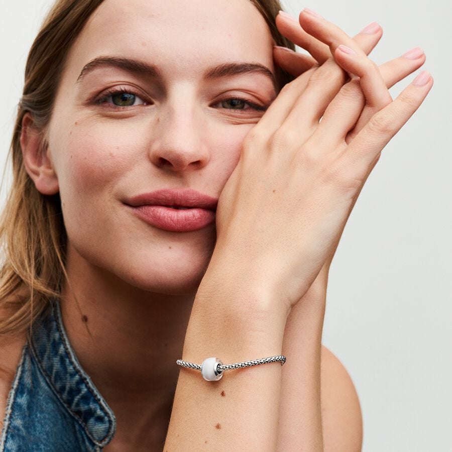 Balts mini Murano stikla amulets