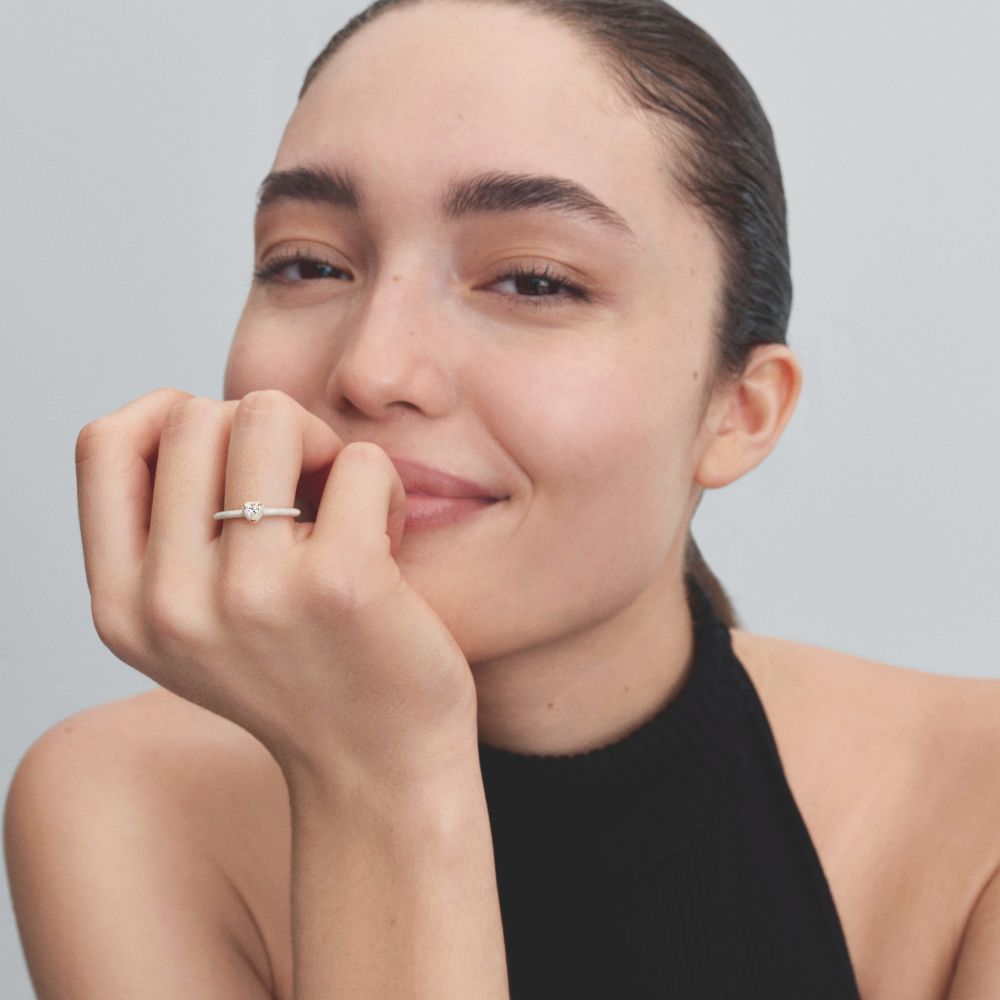 Baltās čakras sirds gredzens