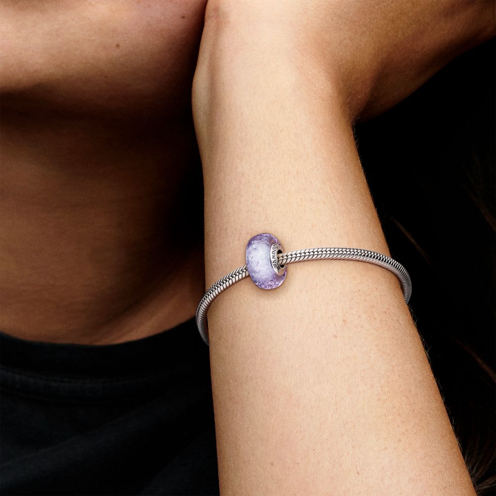 Viļņotais Murano stikla amulets lavandas krāsā