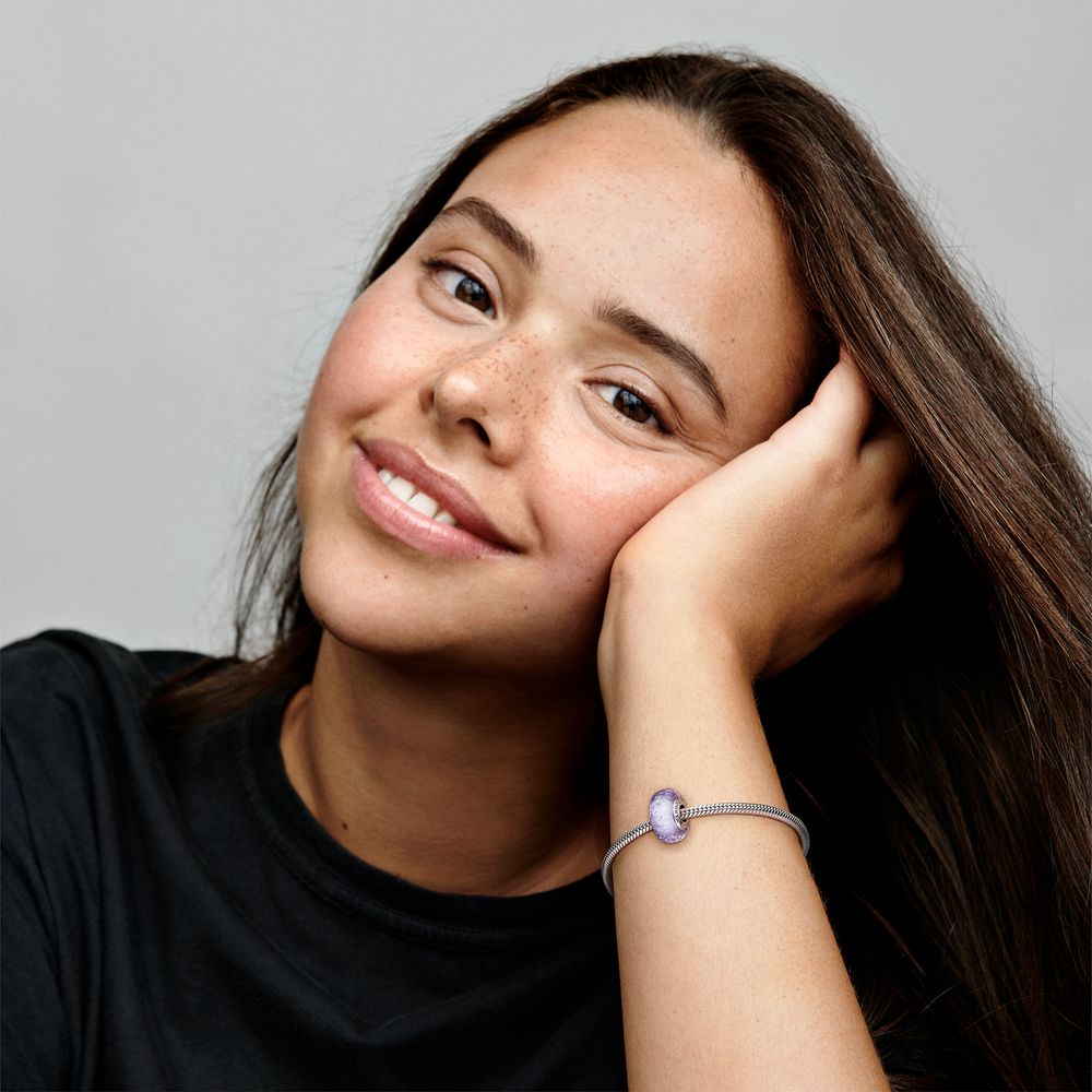 Viļņotais Murano stikla amulets lavandas krāsā