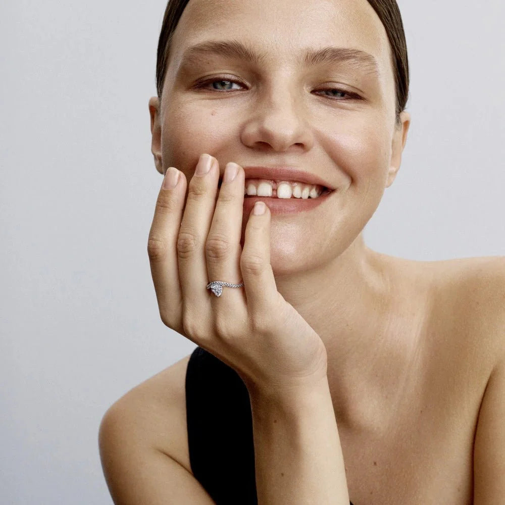 Viļņotais Pavé sirds gredzens