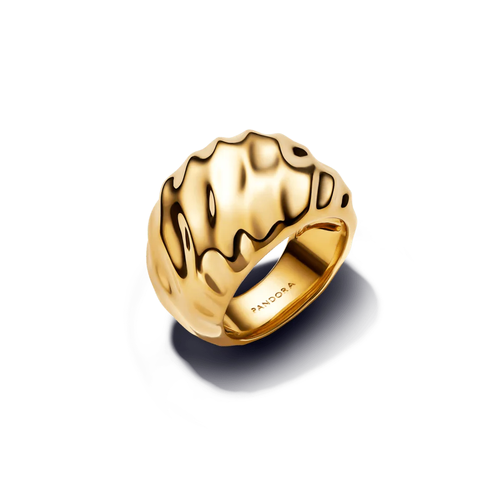 Izteiksmīgs gredzens ar viļņainu tekstūru