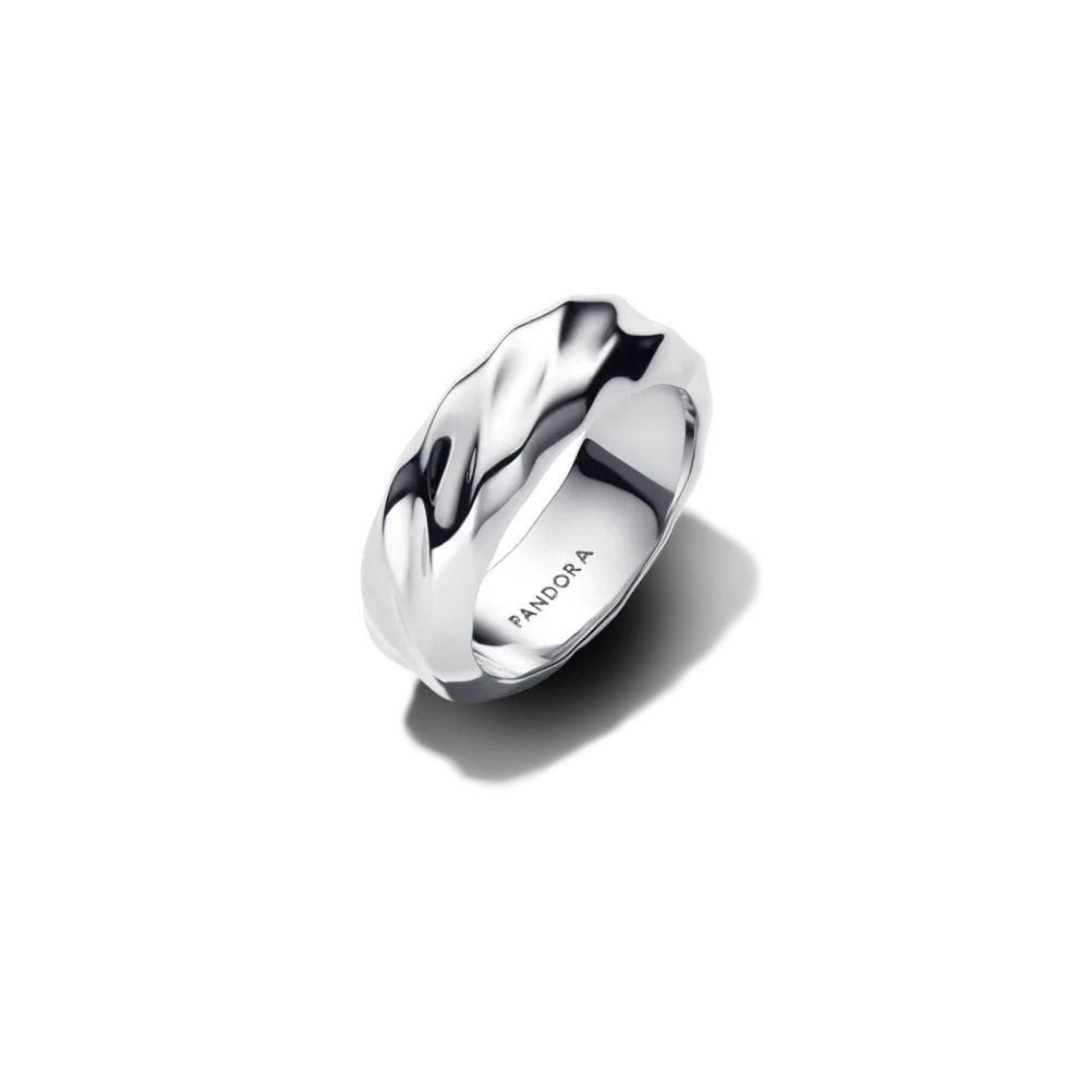 Viļņainas tekstūras plats stīpas gredzens