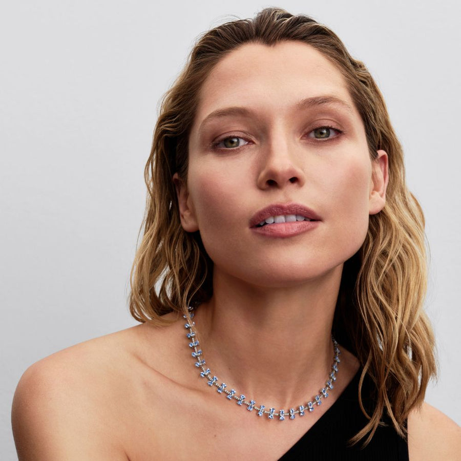 Bridgerton zilā tauriņa kaklarota