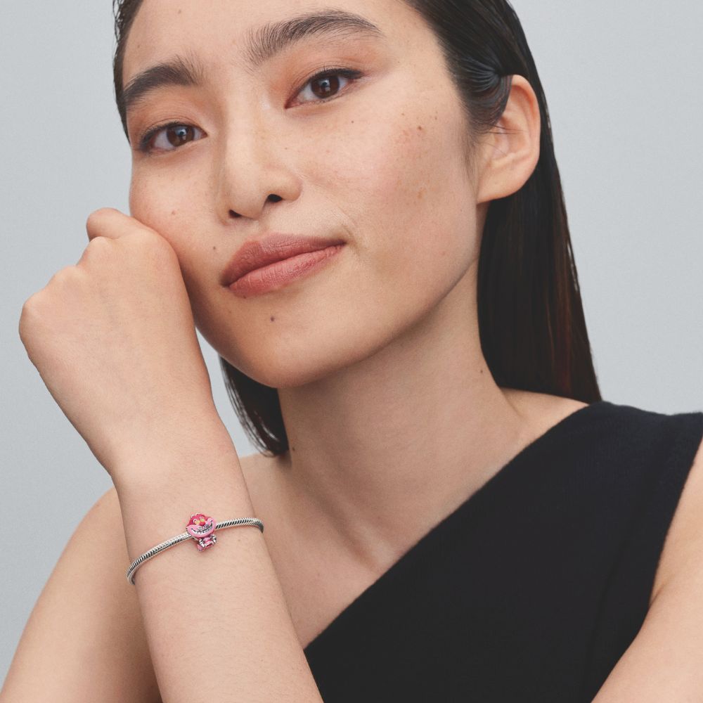 Disney 'Alise Brīnumzemē' Česīras kaķa amulets