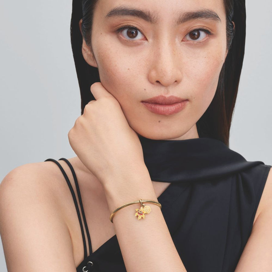 Tumsā spīdošs Disney sapinušos ziedu amulets