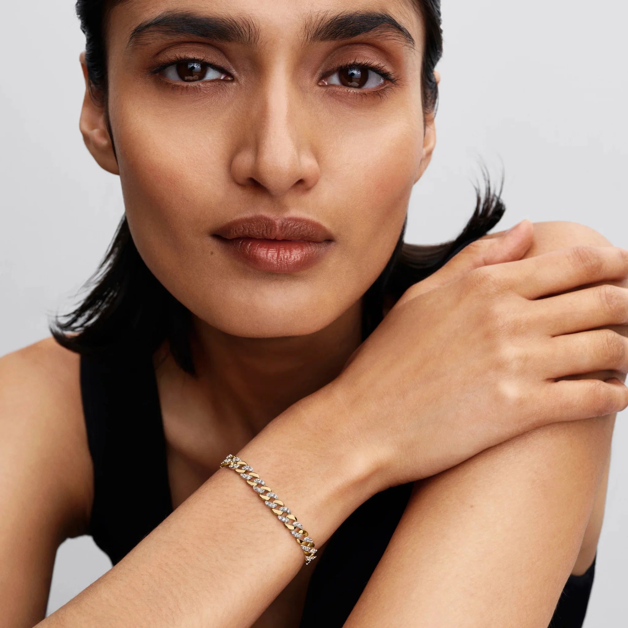 Divtoņu Pavé kubas ķēdes rokassprādze