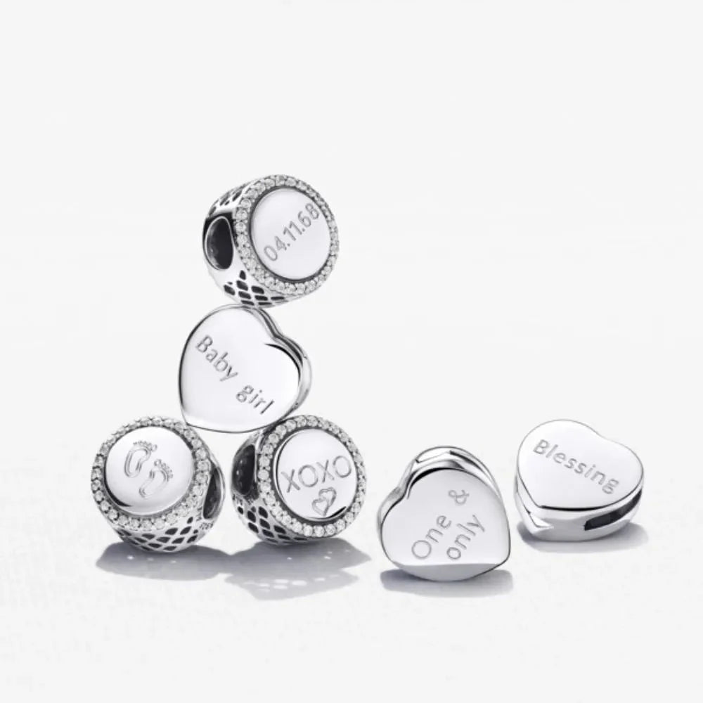 Mirdzošs iegravējams pogas amulets