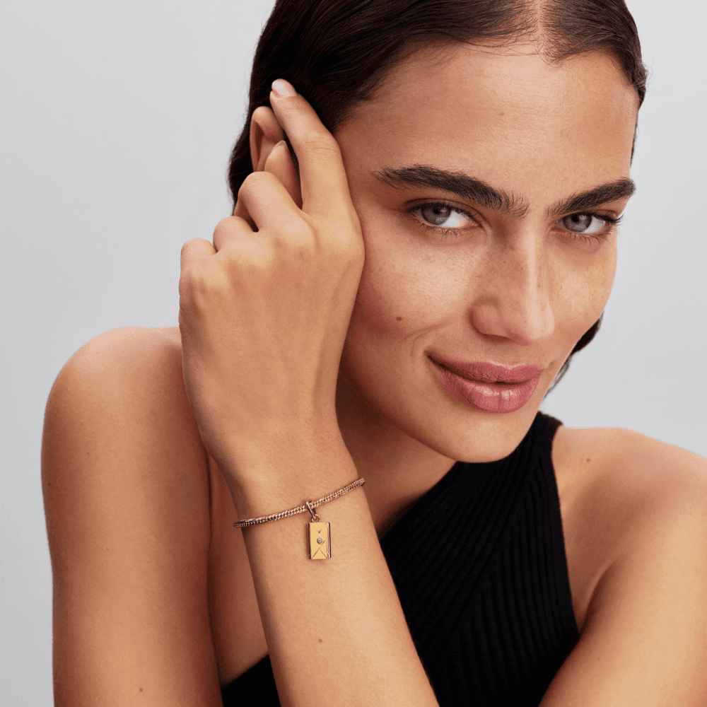 Iegravējamais un atveramais aploksnes formas amulets