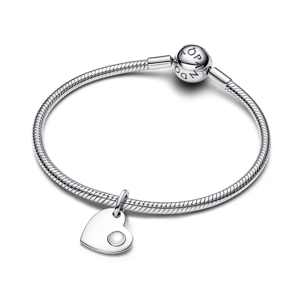 Jūnija gravējamais sirds formas baltā akmens amulets