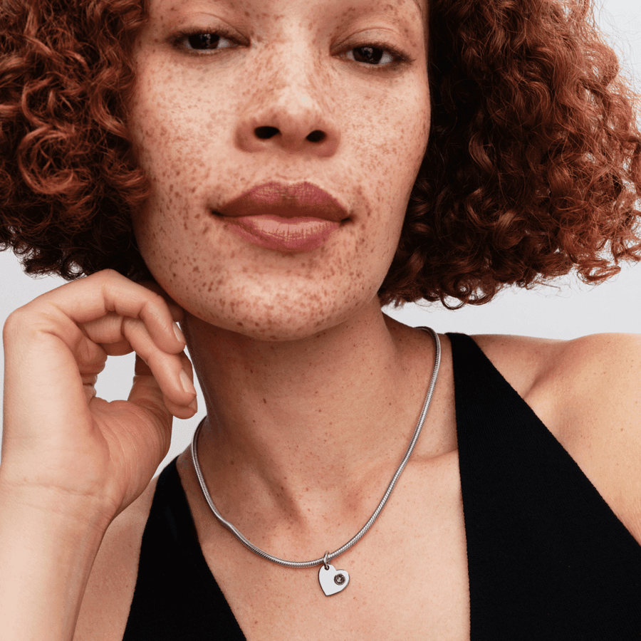 Septembra gravējamais sirds formas zilā akmens amulets