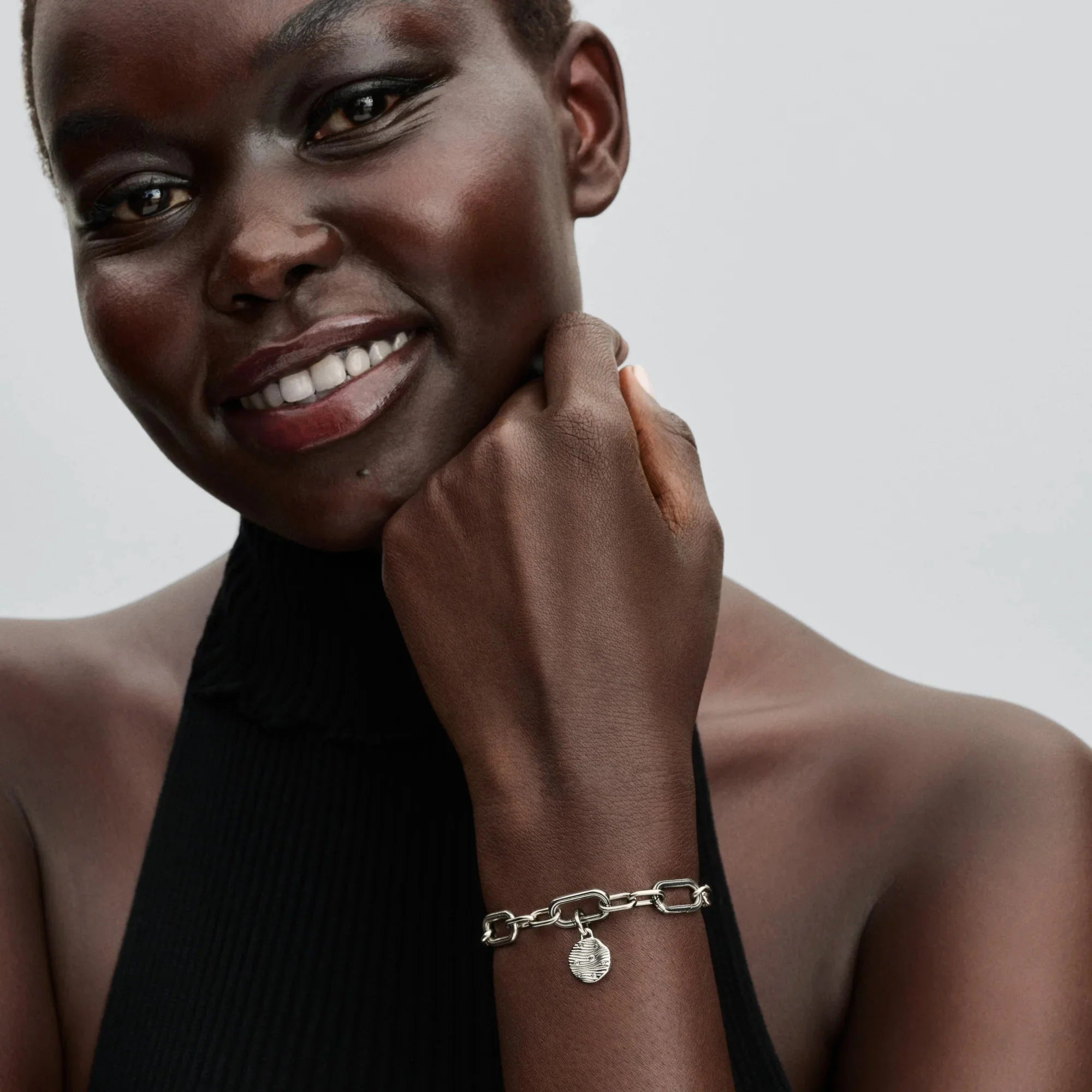 Iegravējamais mini medaljona amulets