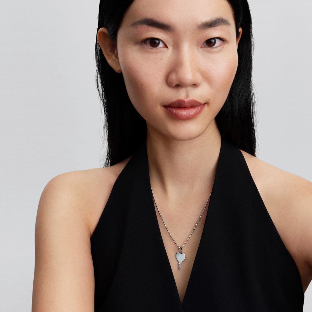 Gravējamais sirds formas atslēgas kulons