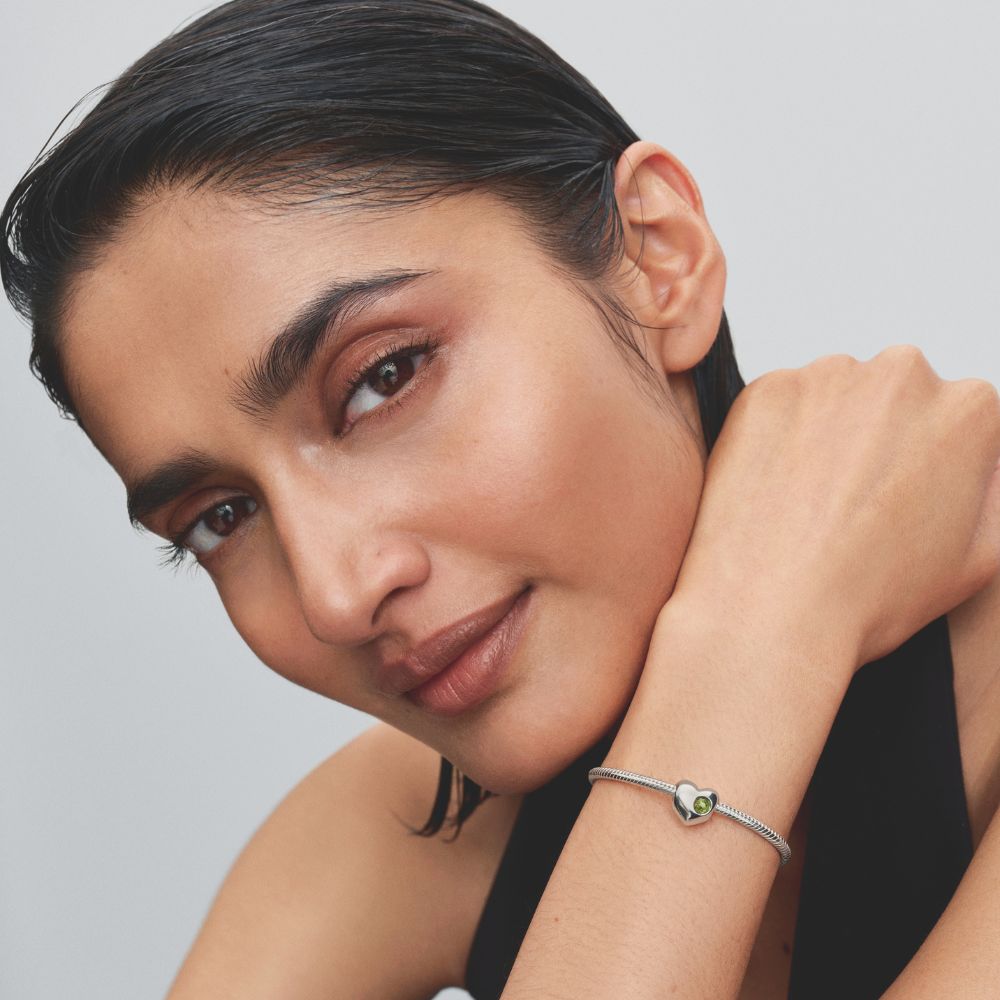 Iegravējamais pavasarīgi zaļā akmentiņa sirds amulets