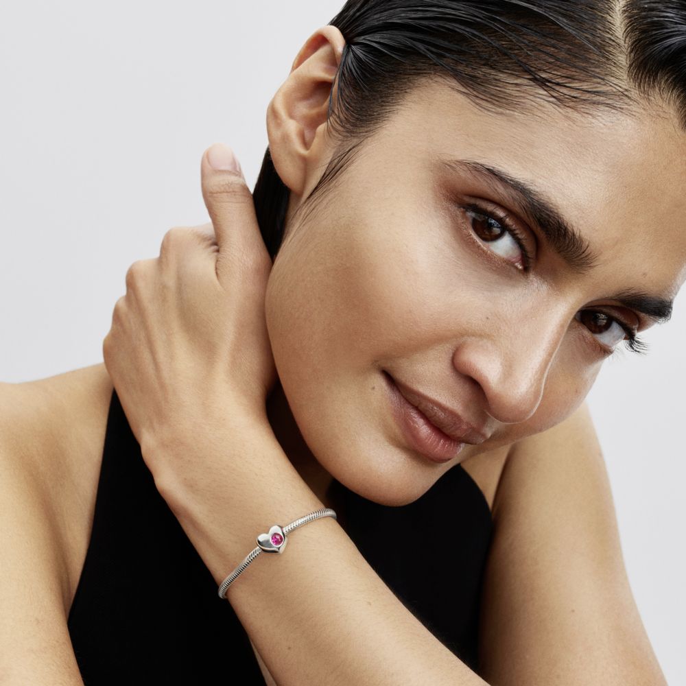 Iegravējamais rozā akmentiņa sirds amulets