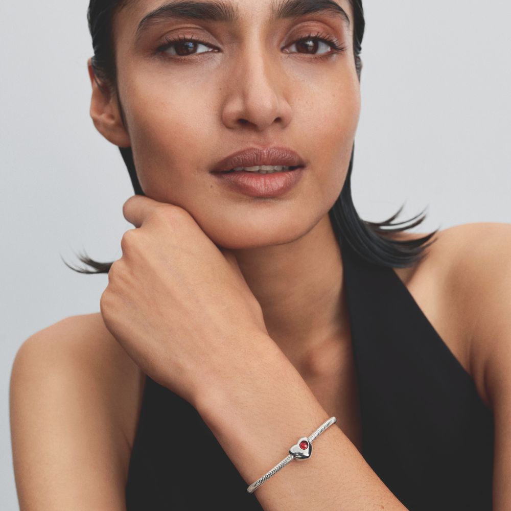 Iegravējamais sarkanā akmentiņa sirds amulets