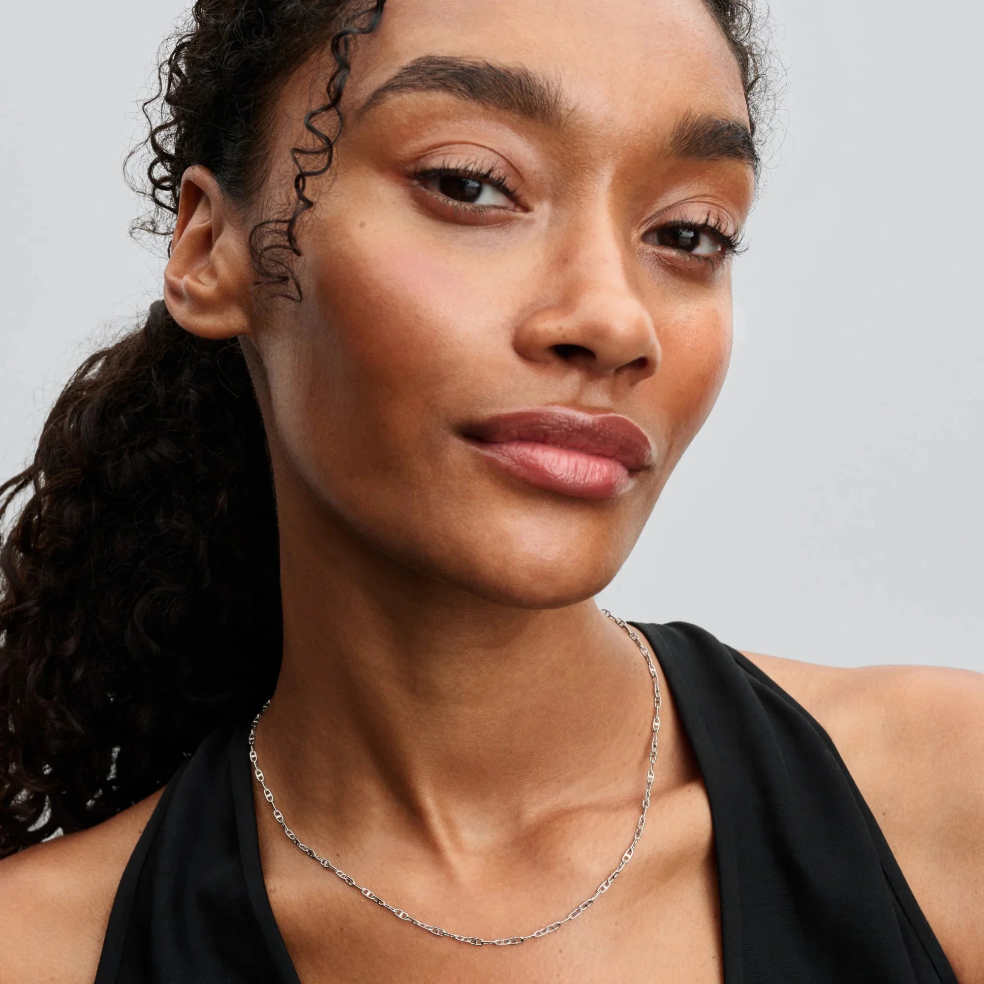 Enkura ķēdes kaklarota