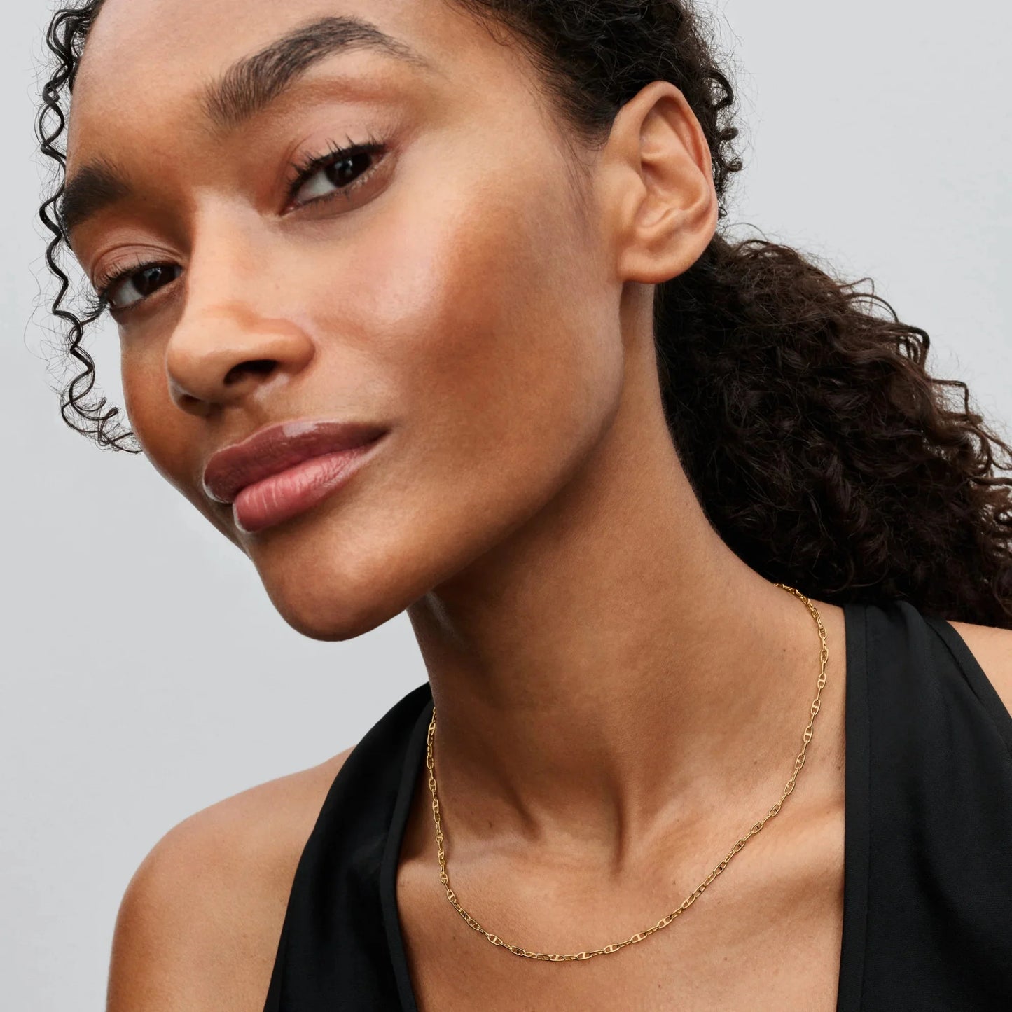 Enkura ķēdes kaklarota