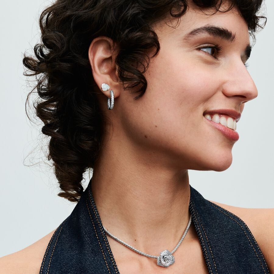 Baltā rozes zieda stīpiņu auskari