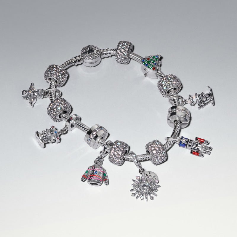 Kustināms riekstu lauzēja amulets