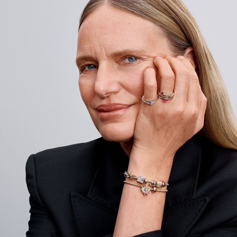 Kustīgais Toy Cube amulets