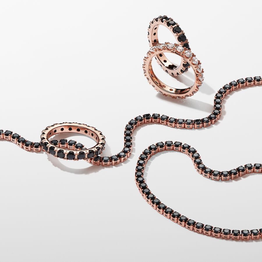 Melna spīdīga tenisa rokassprādze