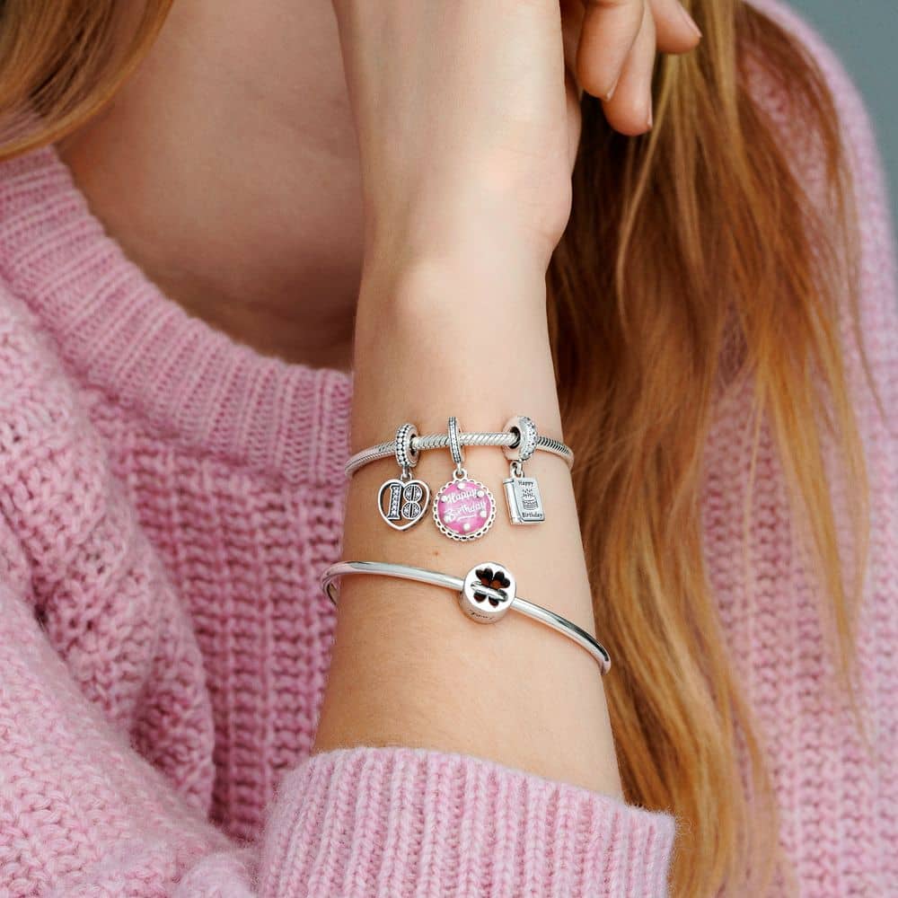 Piekarināms rozā dzimšanas dienas kūkas amulets