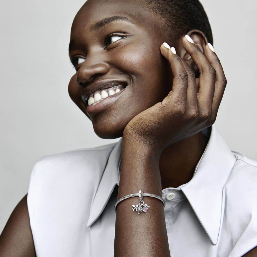 Piekarināmais lidmašīnas, globusa un čemodāna amulets