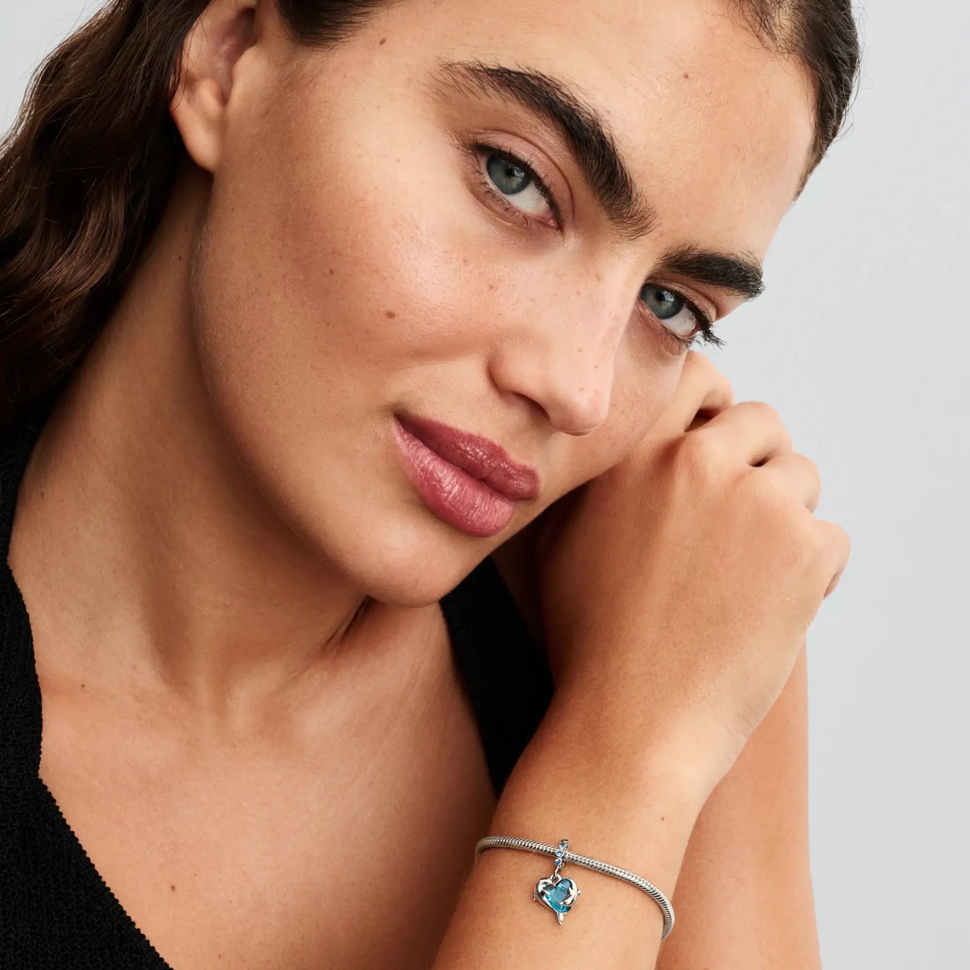 Zilā Murano stikla delfīnu amulets