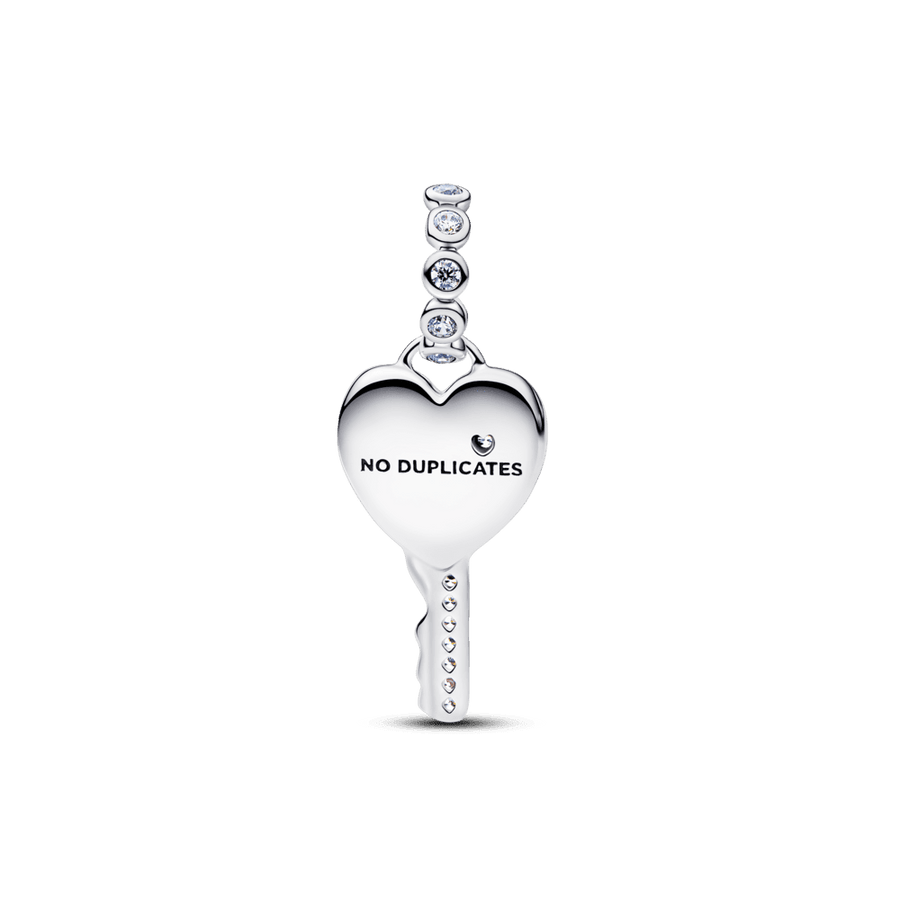 Opalescējošs sirds formas atslēgas amulets