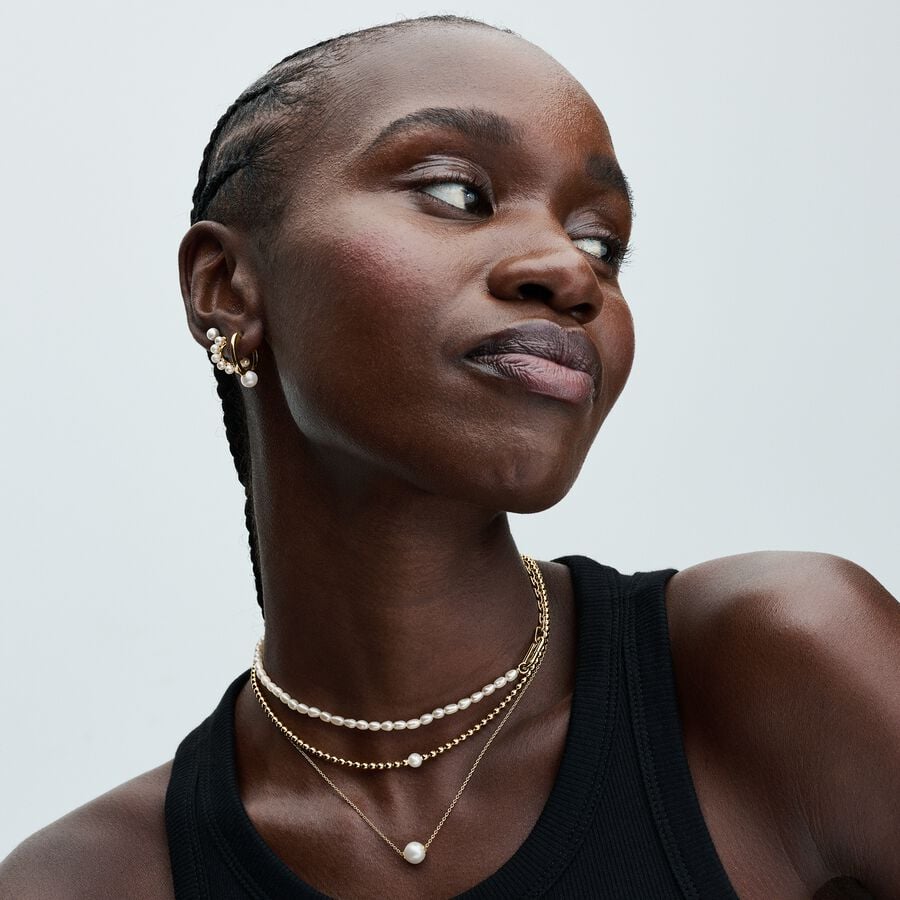 Kaklarota ar apstrādātu, mākslīgi audzētu saldūdens pērli