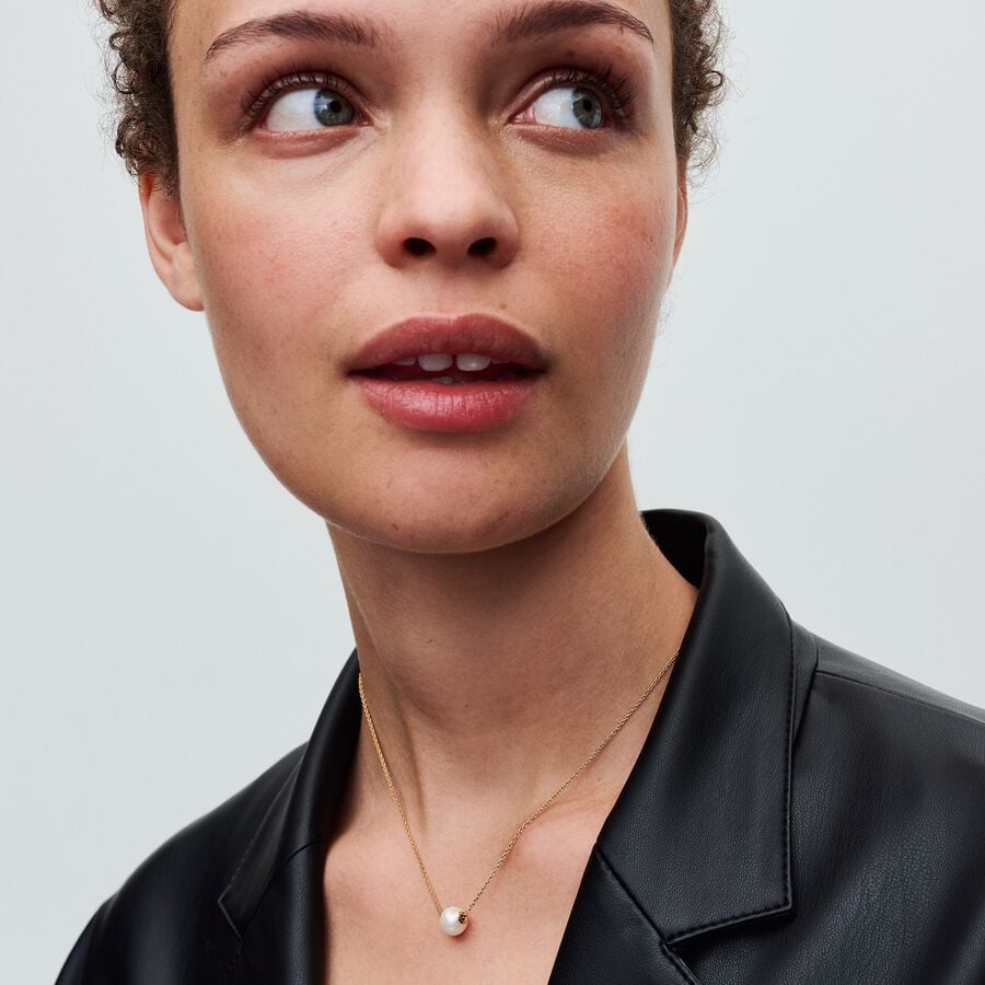 Kaklarota ar apstrādātu, mākslīgi audzētu saldūdens pērli