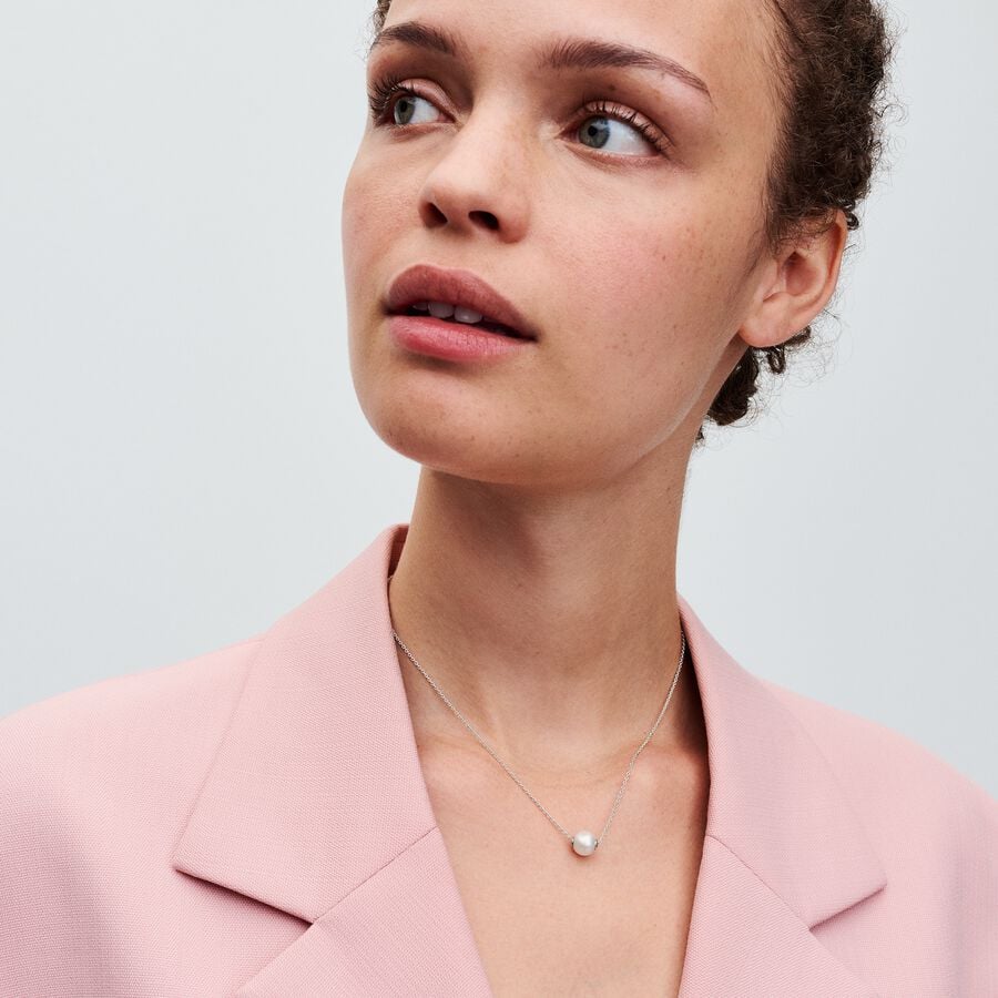 Kaklarota ar apstrādātu, mākslīgi audzētu saldūdens pērli